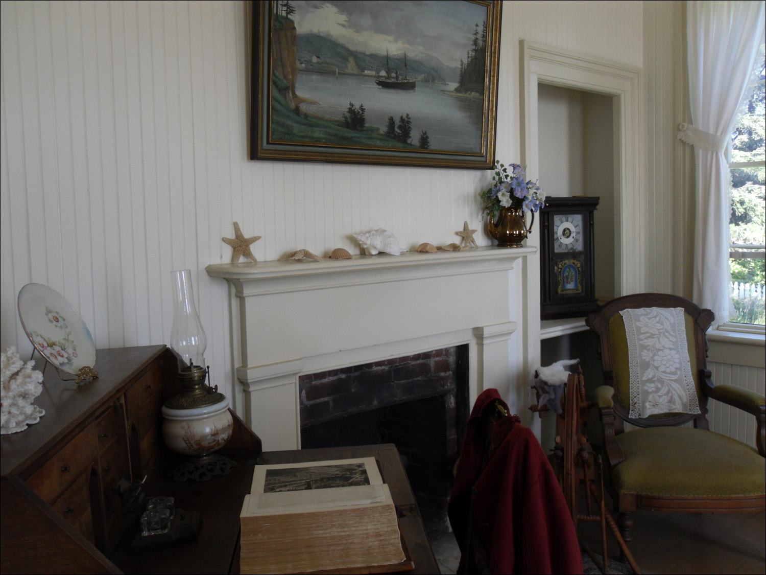 Newport, OR- Yaquina Bay Lighthouse-parlor